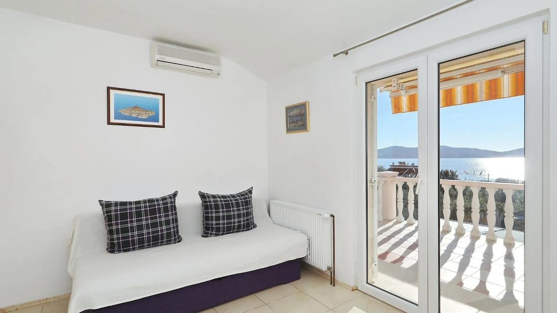 Apartments By The Sea Sukosan, Zadar - 15036